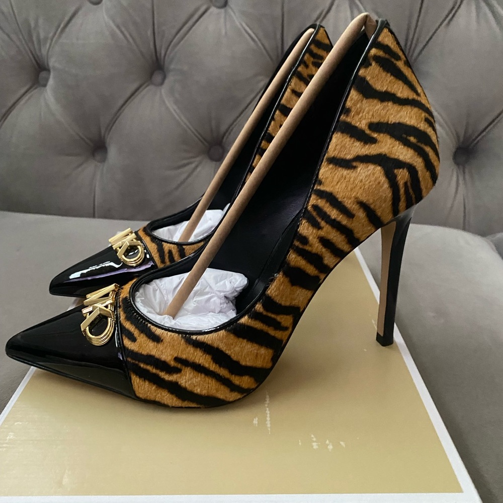 Michael Kors Bomba Parker Size 7 : Style 40F2PKHP1H color :Marigold